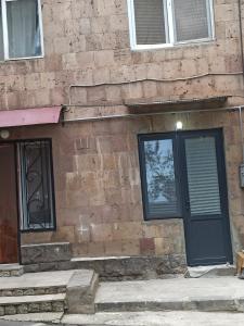 a brick building with a door and a window at Apart Hotel Engels in Alaverdi