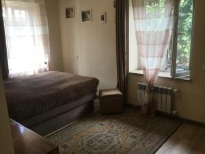 Ένα ή περισσότερα κρεβάτια σε δωμάτιο στο Maison familiale très confortable à Erevan, Arménie
