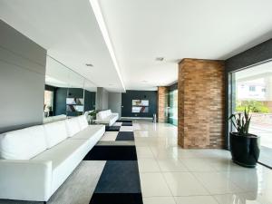 Χώρος καθιστικού στο Apt todo mobiliado 2 quartos e Office com Cama Alto Padrão Cuiabá