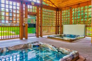 Kolam renang di atau dekat dengan Pines at Orehouse 101 PH1