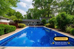 Πισίνα στο ή κοντά στο Hollyview Dr, Vermilion