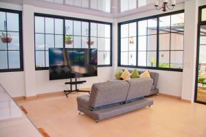 TV a/nebo společenská místnost v ubytování Villa Sagrado Corazón