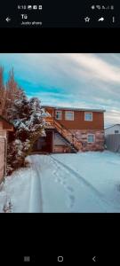 ein Bild von einem Haus im Schnee in der Unterkunft Departamento Kran in Punta Arenas