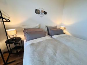 a bedroom with two beds and two lights on the wall at Royal Haus Chemnitz 3- Balkon nahe Zeisigwald in Chemnitz