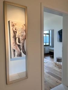 a picture of an elephant hanging on a wall at Royal Haus Chemnitz 3- Balkon nahe Zeisigwald in Chemnitz