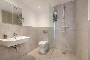 a bathroom with a sink and a toilet and a shower at Sunset Townhouse – Pwllheli in Pwllheli +21 photos