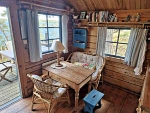 Fotografie z fotogalerie ubytování Seaside Cabin with Private Sauna v destinaci Ornö