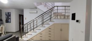 a staircase in a living room with white walls at Villa Doku in Valjiosi
