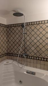 Ένα μπάνιο στο Crespi Apartments Six