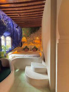 a bedroom with two beds and a couch at Casa Amina in Chefchaouen
