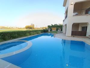 Kolam renang di atau dekat dengan Luxury 5 Rooms villa in Marassi