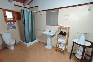 a bathroom with a sink and a toilet and a shower at Casa Rural con Patio y Barbacoa en Pinoso  +7 photos