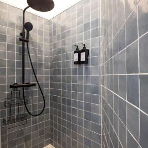 Koupelna v ubytování Centre - Marché de Noël - 5 min Place Comédie + 14 fotografií