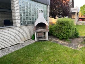 a brick oven in the side of a house at Ferienwohnung Monteuerzimmer Melle in Melle