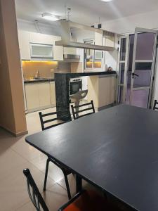 Kuchyň nebo kuchyňský kout v ubytování Confortable Casa en Pilar Rio II