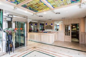 a kitchen with a ceiling with a stained glass ceiling at Hotel Azofra in Burgos