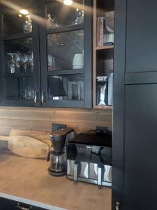 Dapur atau dapur kecil di 2 Cabins surrounded by beautiful nature
