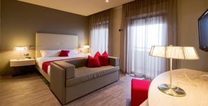 En eller flere senge i et værelse på Hotel Italia + 20 billeder