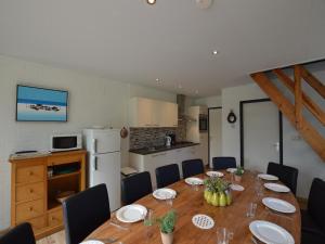 Køkken eller tekøkken på Holiday Home in Stramproy Nature Reserve