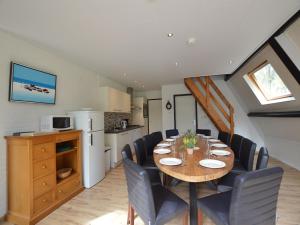 Køkken eller tekøkken på Holiday Home in Stramproy Nature Reserve