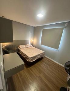 a small room with a bed and a window at High Standard coral beach in Santa Cruz Cabrália +7 photos