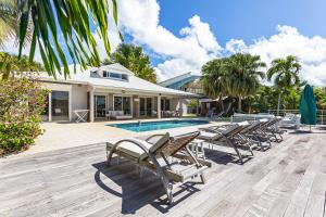 Piscina de la sau aproape de Villa Anse Vinaigri - Plage à pieds