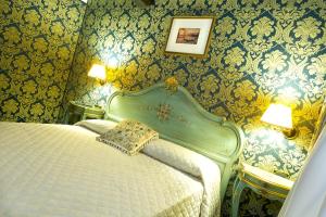 A bed or beds in a room at Ca' Della Loggia