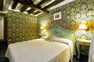 A bed or beds in a room at Ca' Della Loggia