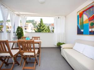 Gallery image of Guest house Mazuth in Rab