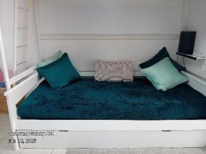 a bed with green pillows on it in a room at Résidence au soleil avec Piscine à 150m de la plage - Barcarès in Le Barcarès +16 photos