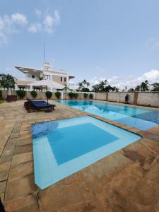 Bazén v ubytování Almond Ridge diani villa 2 nebo v jeho okolí