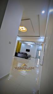 Una escalera en un edificio con un cartel. en Mahanaim Luxury apartments, en Lusaka