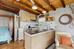 Galeriebild der Unterkunft Headlands Cove - Artist's Studio in Mendocino + 11 Fotos