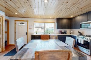 a large kitchen with a wooden table and chairs at Lake Forest Manor in Tahoe City