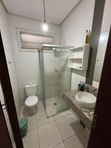 a bathroom with a shower and a toilet and a sink at Quarto Confortável in Belém