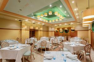 Restaurace v ubytování Hotel Azofra
