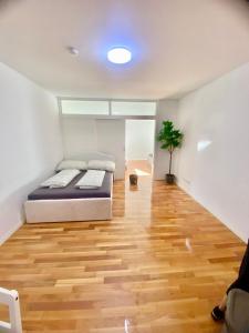 Imagen de la galería de 80m2 Apartment with Terrace & Free Parking, en Viena