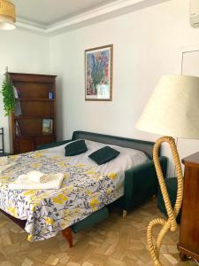 a bedroom with a bed with a lamp and a table at Charming deluxe king studio with balcony in Como