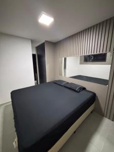 a bedroom with a black bed in a room at Luxury Studio Ubatuba in Ubatuba +17 photos