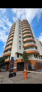 Tòa nhà nơi căn hộ tọa lạc