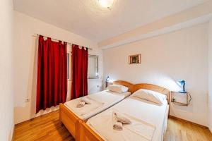 Ένα ή περισσότερα κρεβάτια σε δωμάτιο στο Apartments by the sea Pasadur, Lastovo - 8391