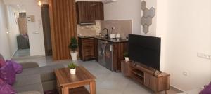 a living room with a tv and a kitchen at Modern Studio in Kenitra Center Netflix & IPTV in Kenitra +2 photos