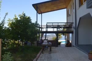 Μπαλκόνι ή βεράντα στο Detached Villa Luxurious and Peaceful Vacation Getaway