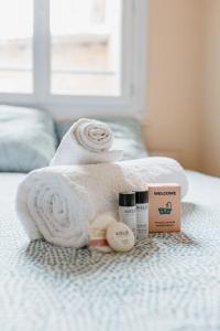 Postel nebo postele na pokoji v ubytování Louisa - 3Rooms - centre-ville tram