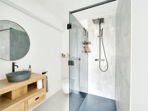 Koupelna v ubytování Renovated apartment in Knokke-Heist with views + 32 fotografií