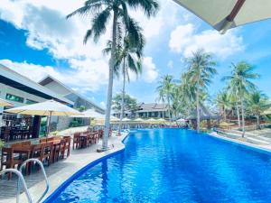 a swimming pool at the resort at Bugnaw Si-e Beach Resort in Anda