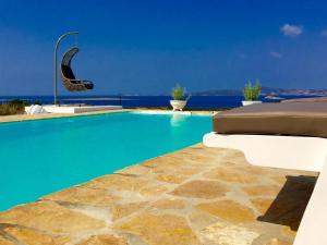 Bazén v ubytovaní Paros Afrodite Luxury Villas alebo v jeho blízkosti