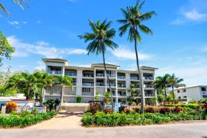Un jardín fuera de Dreamscape Haven - Your Palm Cove Poolside Paradise