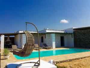 Bazén v ubytovaní Paros Afrodite Luxury Villas alebo v jeho blízkosti