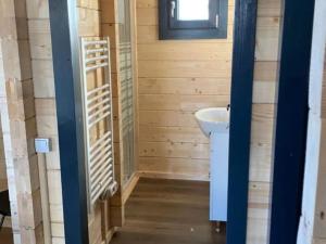 Gallery image of Chalet 4 pers, terrasse privée, au calme - API-1-52-488 in Le Fouilloux